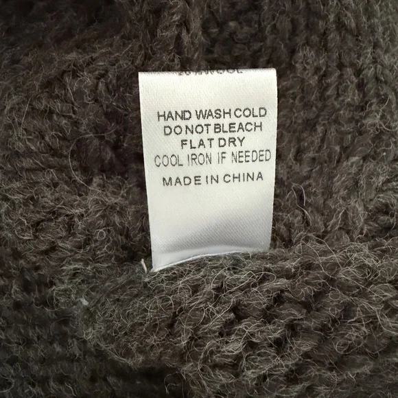 Sadie & Sage Poncho, Grey, Fringe Size M/L - Picture 6 of 7